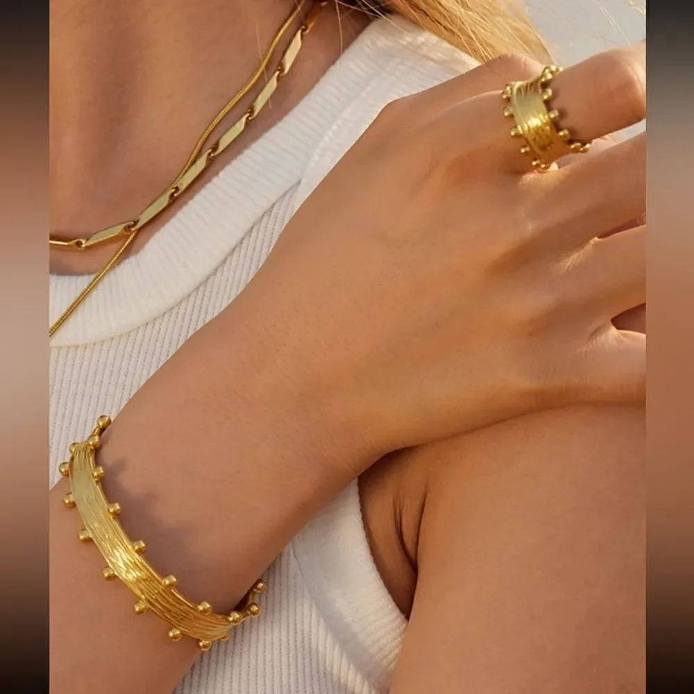 Minimalist bangle S356
